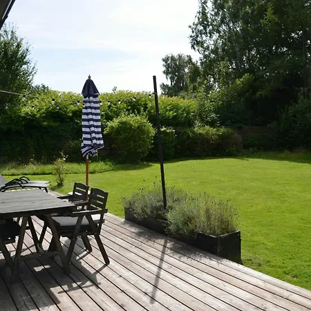 With Large Garden Near Jaegerspris *